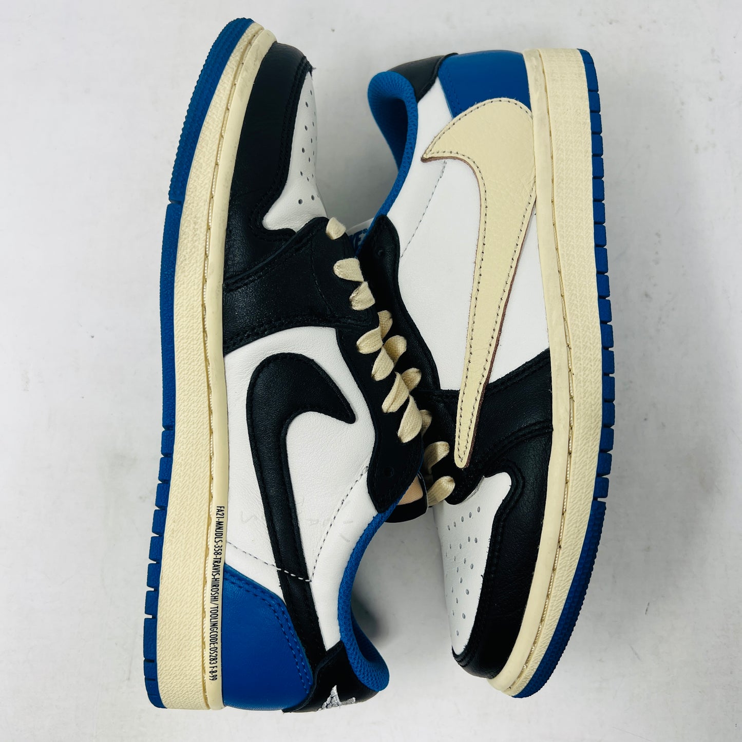 Jordan 1 Retro Low OG SP Fragment x Travis Scott sneakers with box and original accessories, condition 9/10.