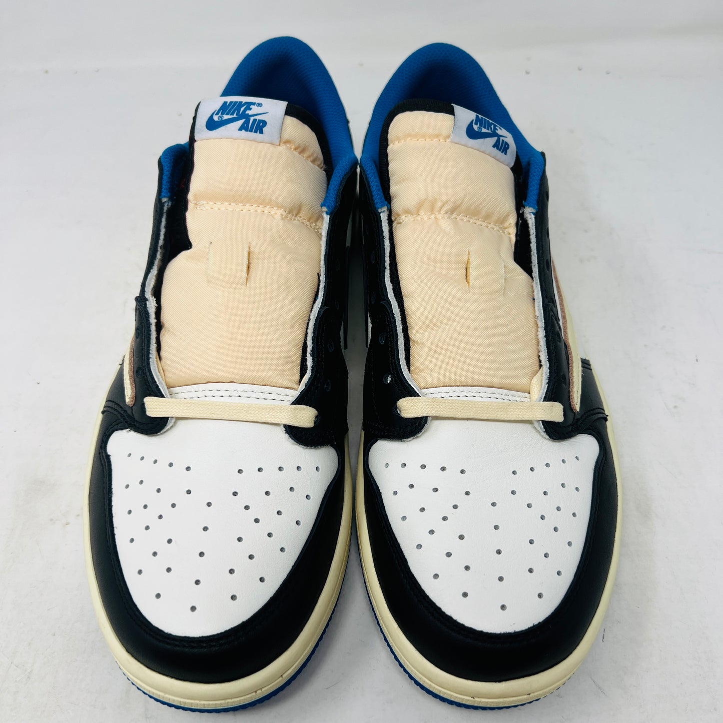 Jordan 1 Retro Low OG SP Fragment x Travis Scott sneakers with original box and laces, condition 9.5/10, 2021 release.