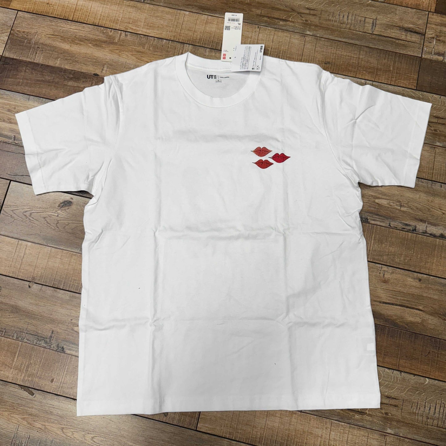 Uniqlo Warhol UT Graphic 476350 T-shirt in white, featuring KAWS collaboration design.