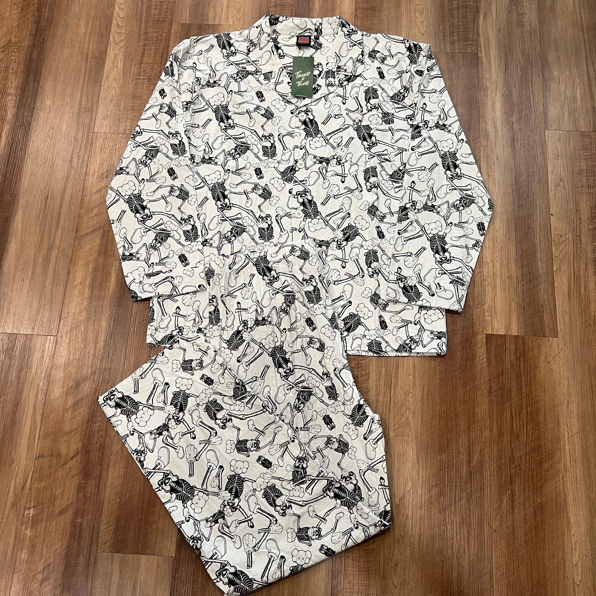 KAWS x Infinite Archive Skeleton Pattern Pajama Set in White/Black, size XXL, brand new condition.