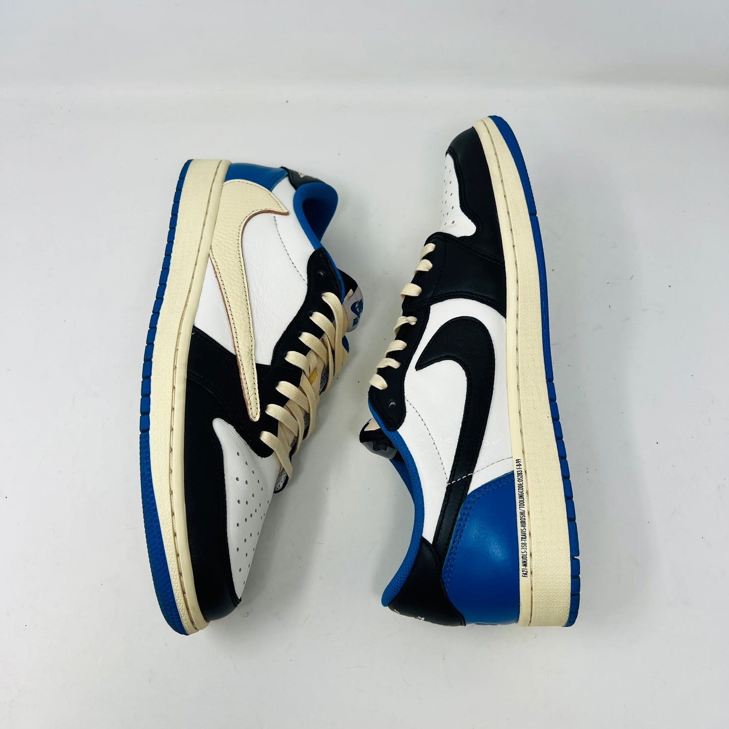 Jordan 1 Retro Low OG SP Fragment x Travis Scott