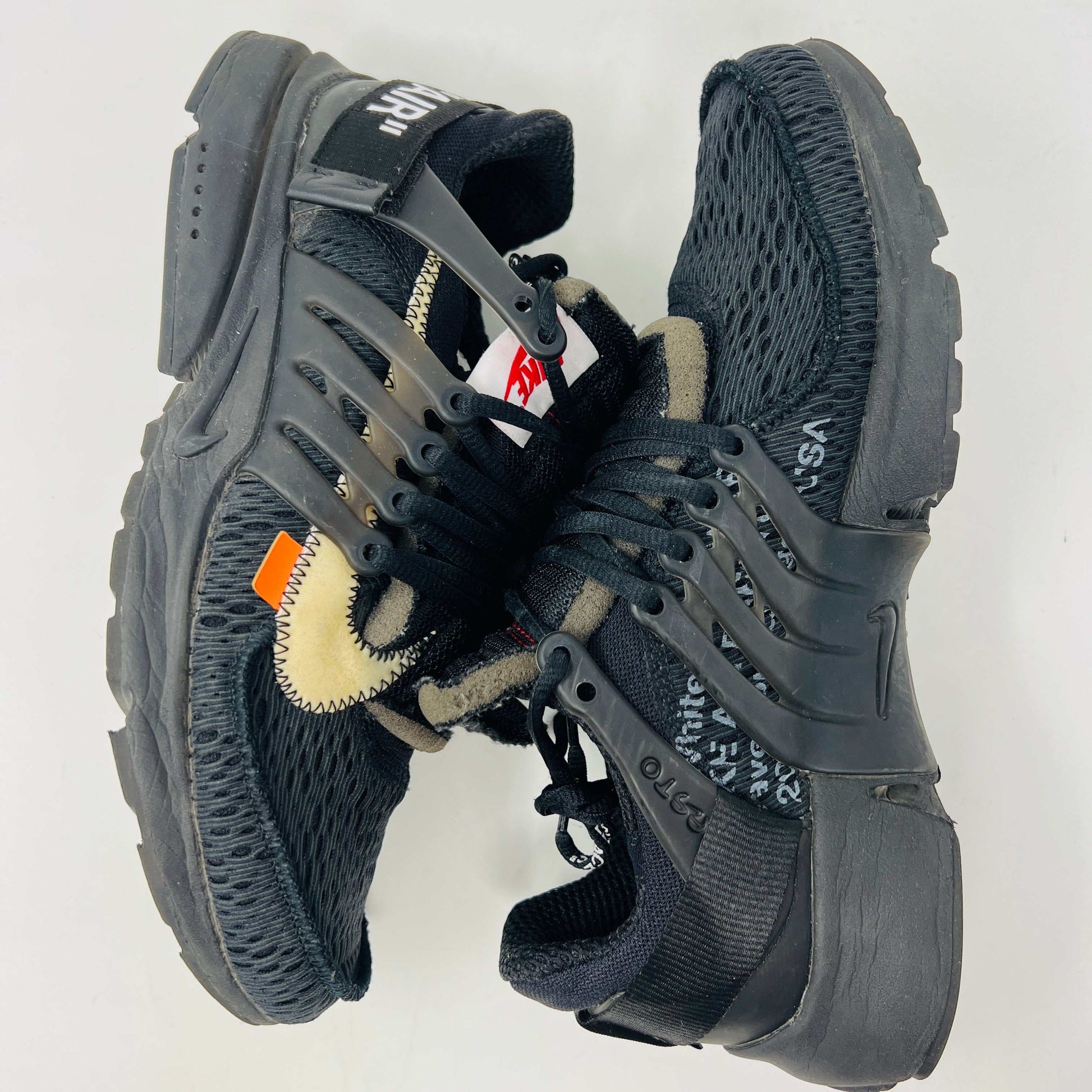 Nike Air Presto Off-White Black 2018 sneakers with orange laces and hang tag on box.