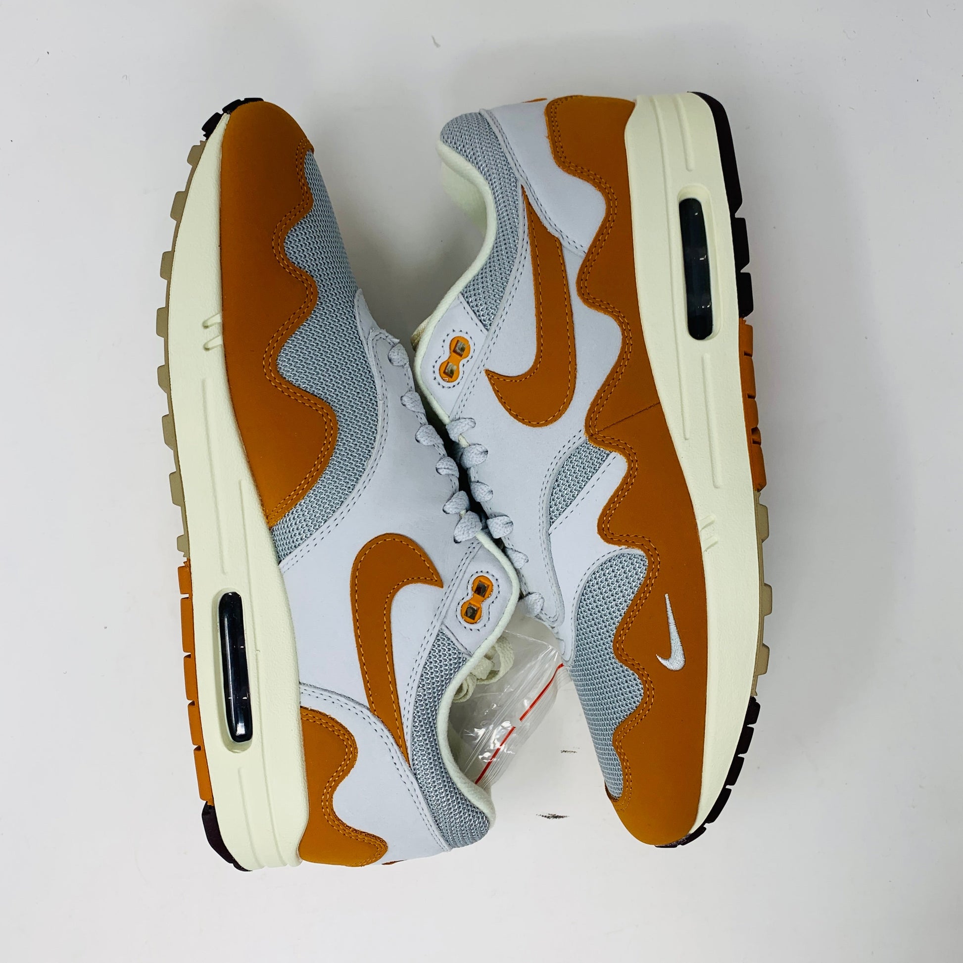 Nike Air Max 1 Patta Waves Monarch sneakers, brand new, with extra laces and bracelet, 2021 model.