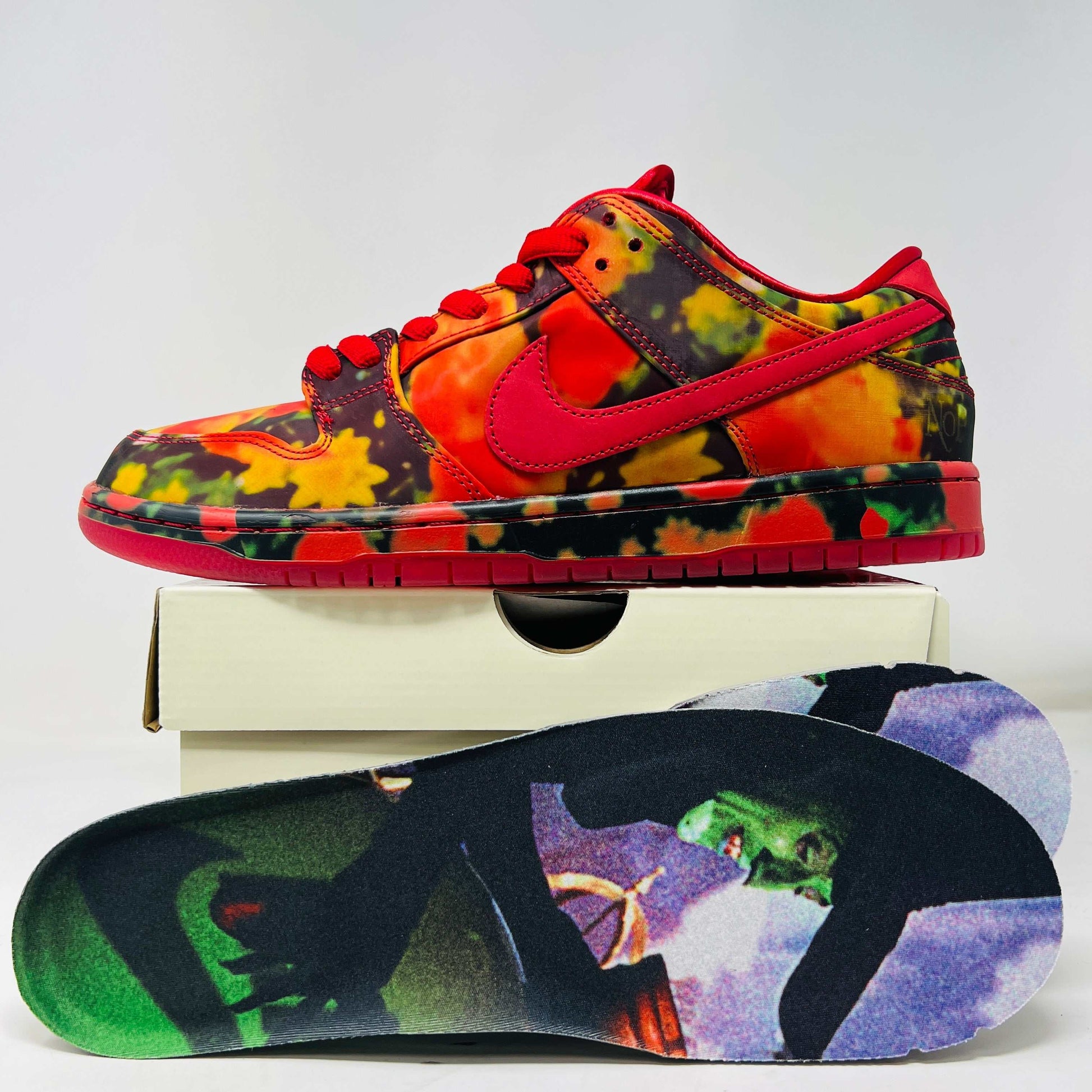 Nike SB Dunk Low The Wizard of Oz Poppy Field sneakers with vibrant floral design, displayed with insoles, brand new condition.