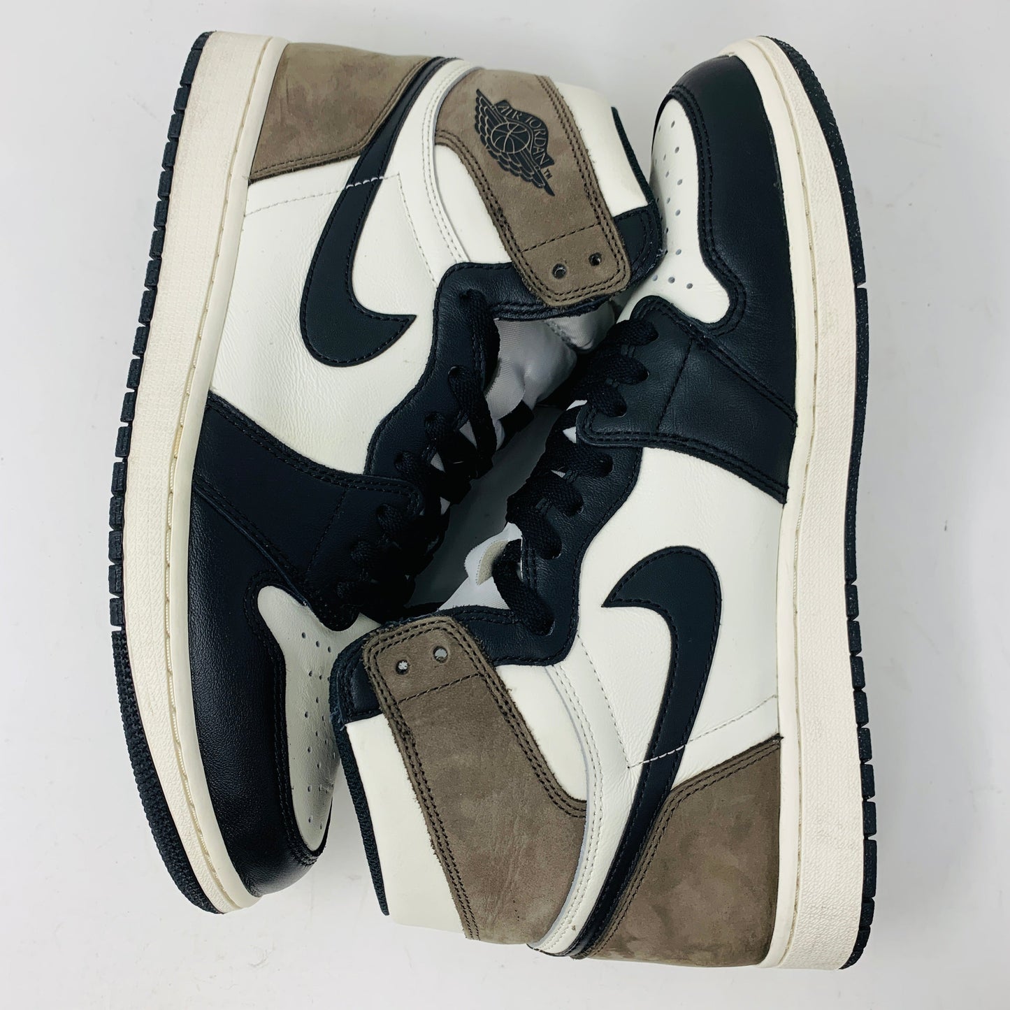 Jordan 1 Retro High Dark Mocha sneakers, size 12, with an 8/10 condition rating, 2020 release.