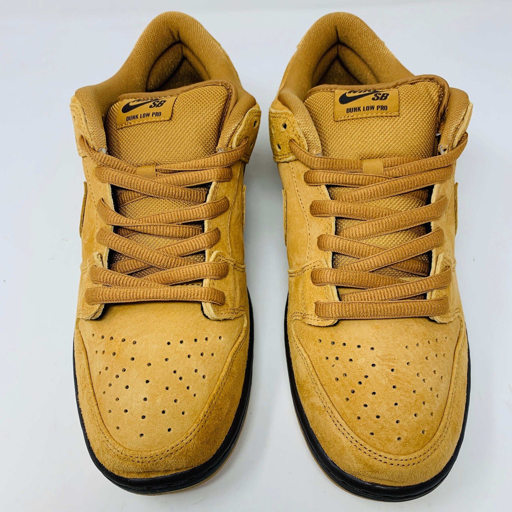 Nike SB Dunk Low Wheat sneakers 2021/2023 with wheat-colored suede and white midsole.