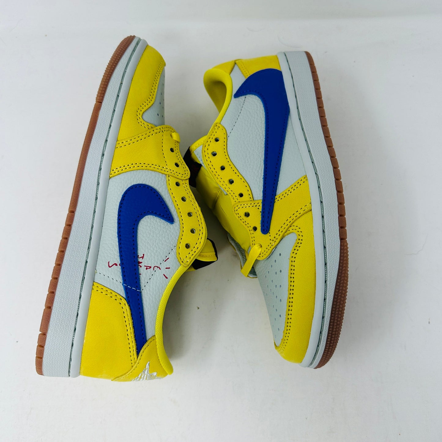 Jordan 1 Retro Low OG SP Travis Scott Canary Women's sneakers, yellow and blue, brand new with extra laces, 2024 release.