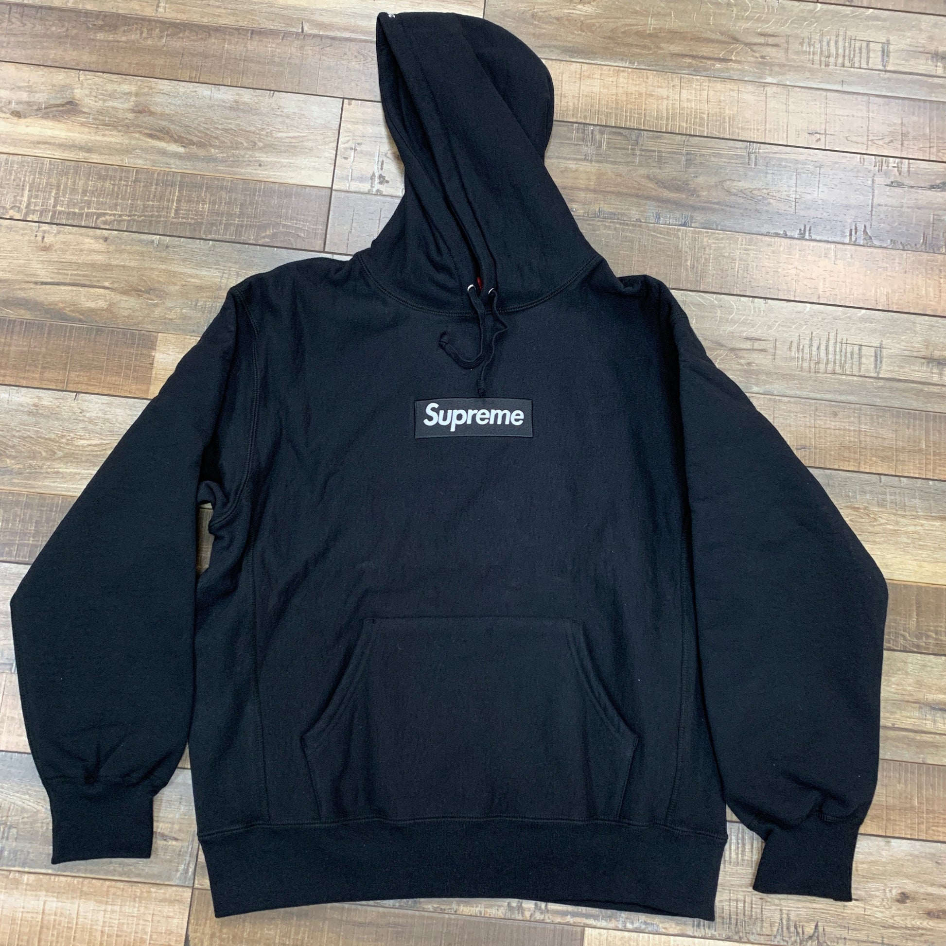 Supreme Box Logo Hooded Sweatshirt FW21 Black, brand new condition.