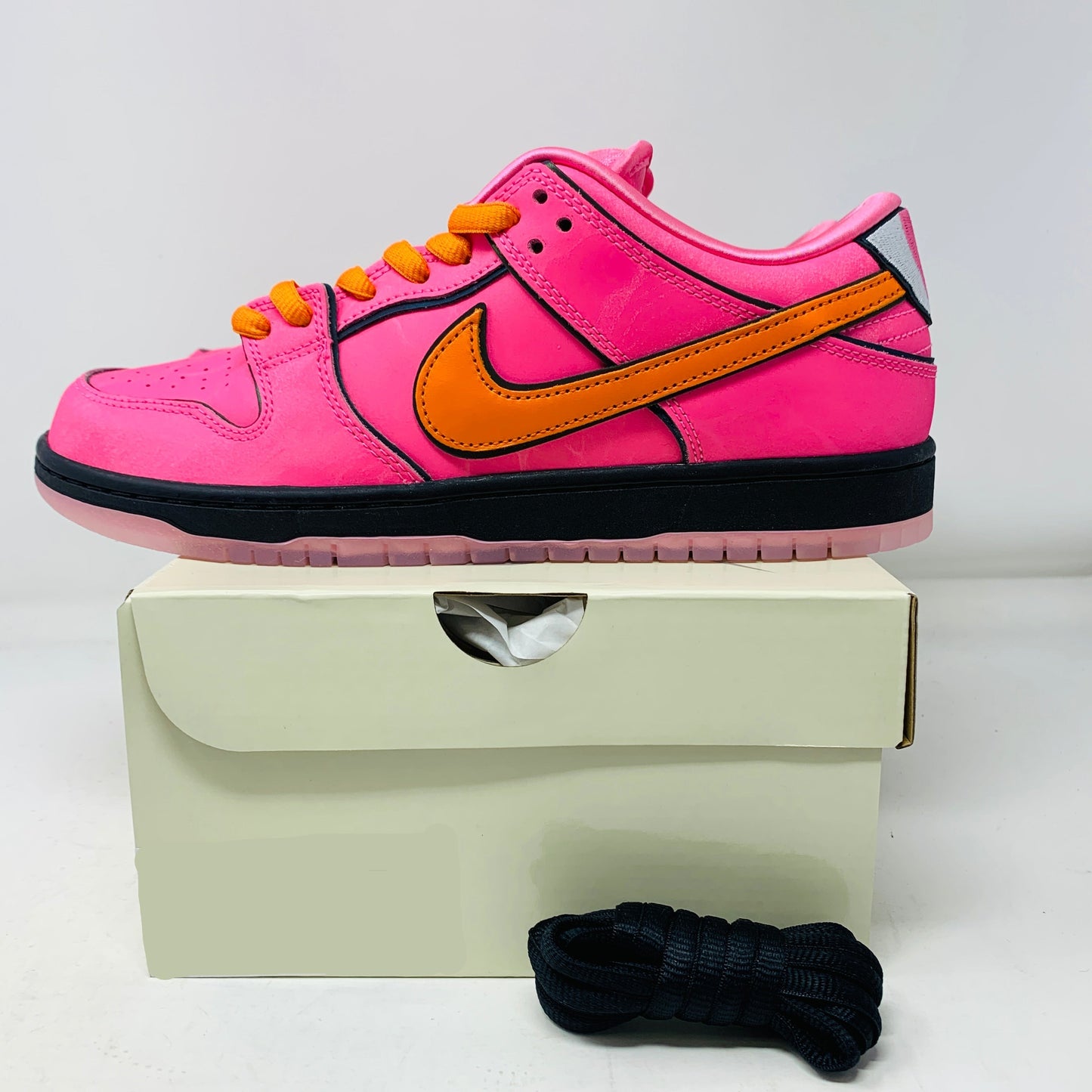 Nike SB Dunk Low The Powerpuff Girls Blossom sneaker with black laces, 2023 edition.