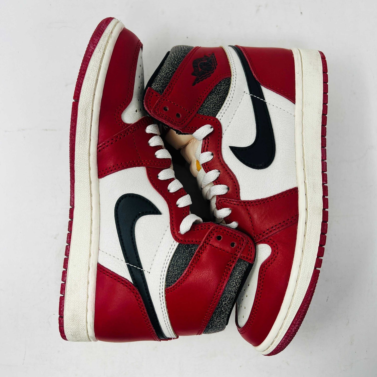 Jordan 1 Retro High OG Chicago Lost and Found sneakers, size 7, 2022 model, with clean uppers and good box condition.