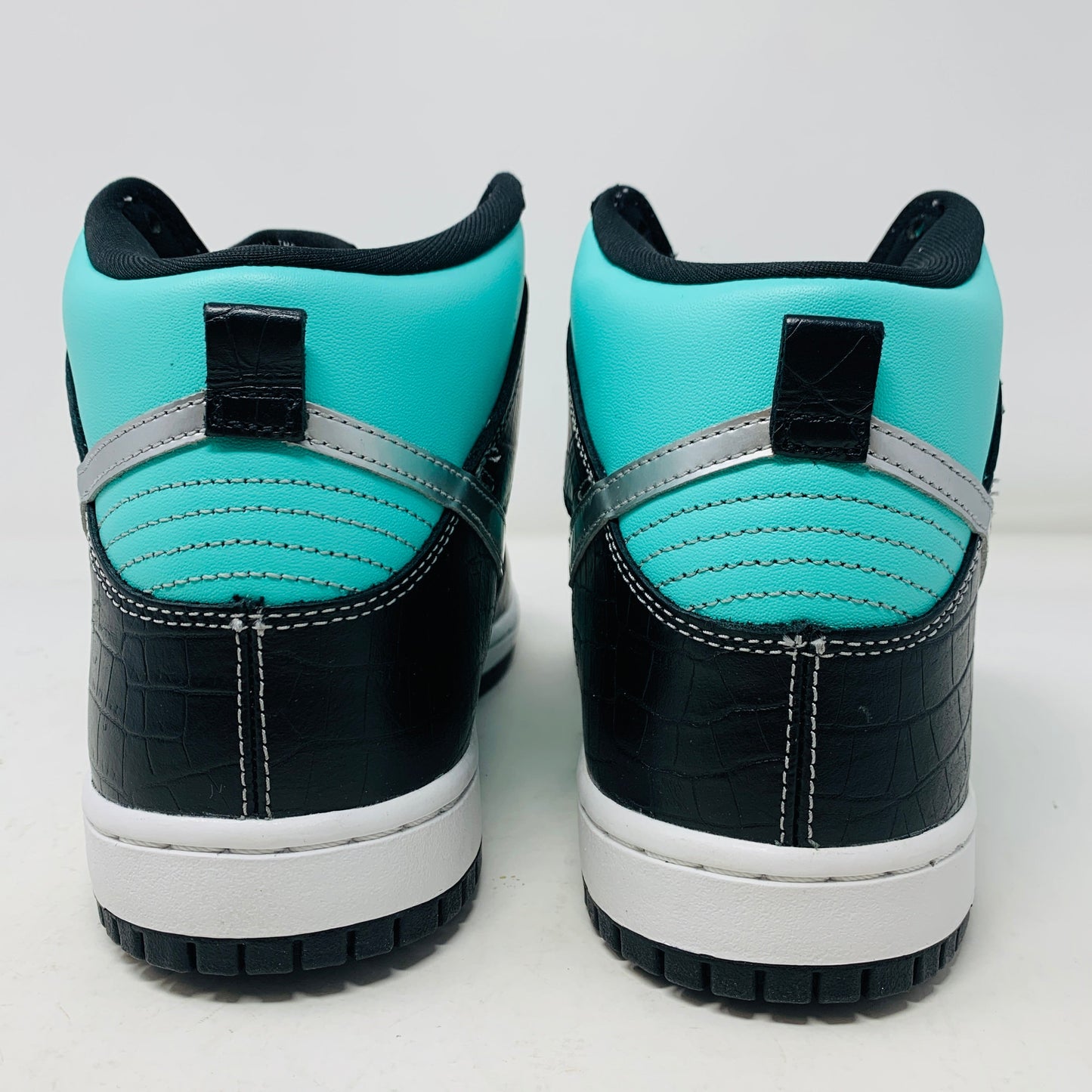 Nike SB Dunk High Diamond Supply Co. sneakers, brand new, 2014 model, featuring Tiffany laces.