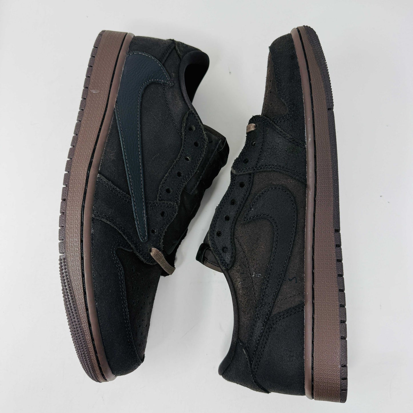 Jordan 1 Retro Low OG SP Travis Scott Velvet Brown sneakers.