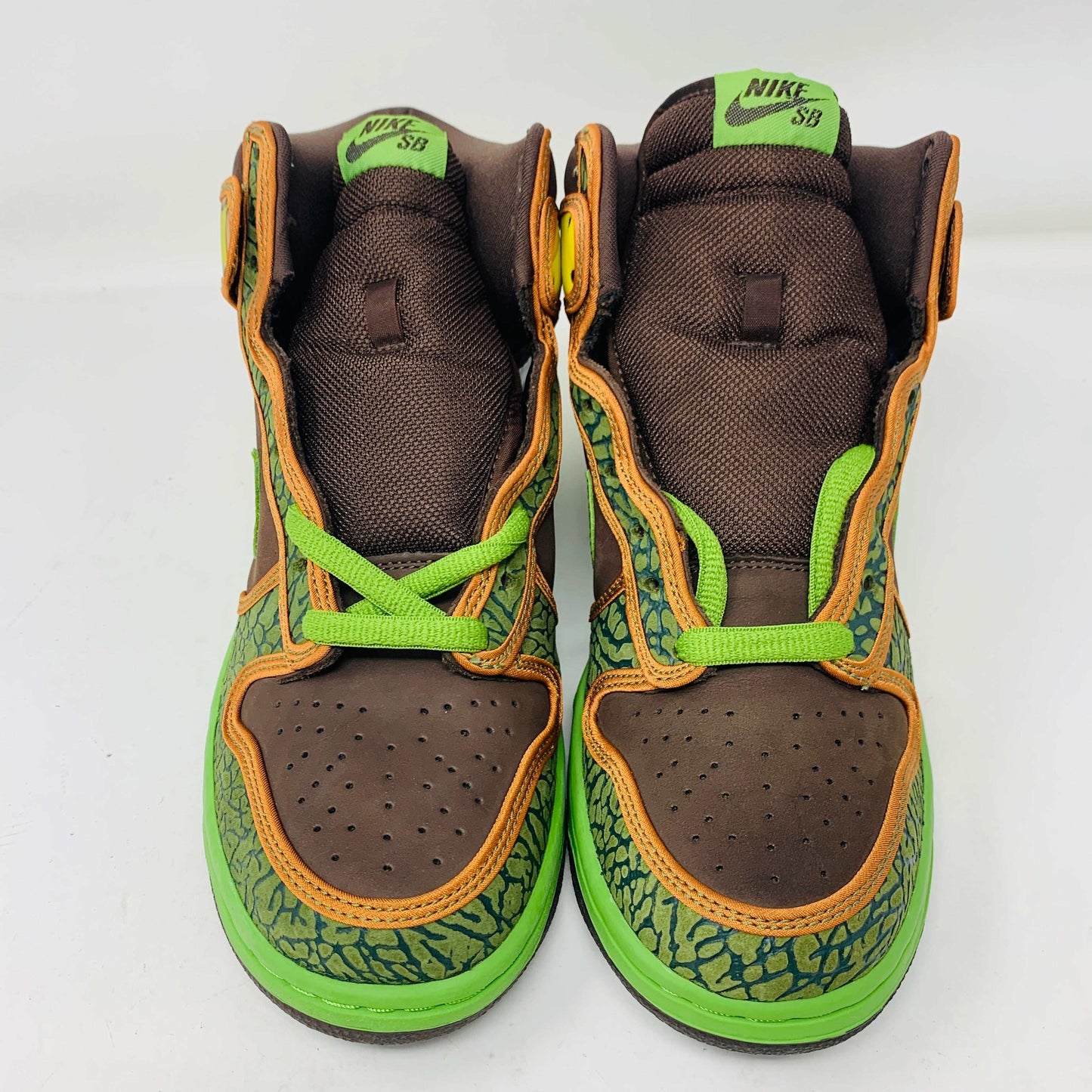 Nike SB Dunk High De La Soul 2005 sneakers with vibrant leather design and high-top support.