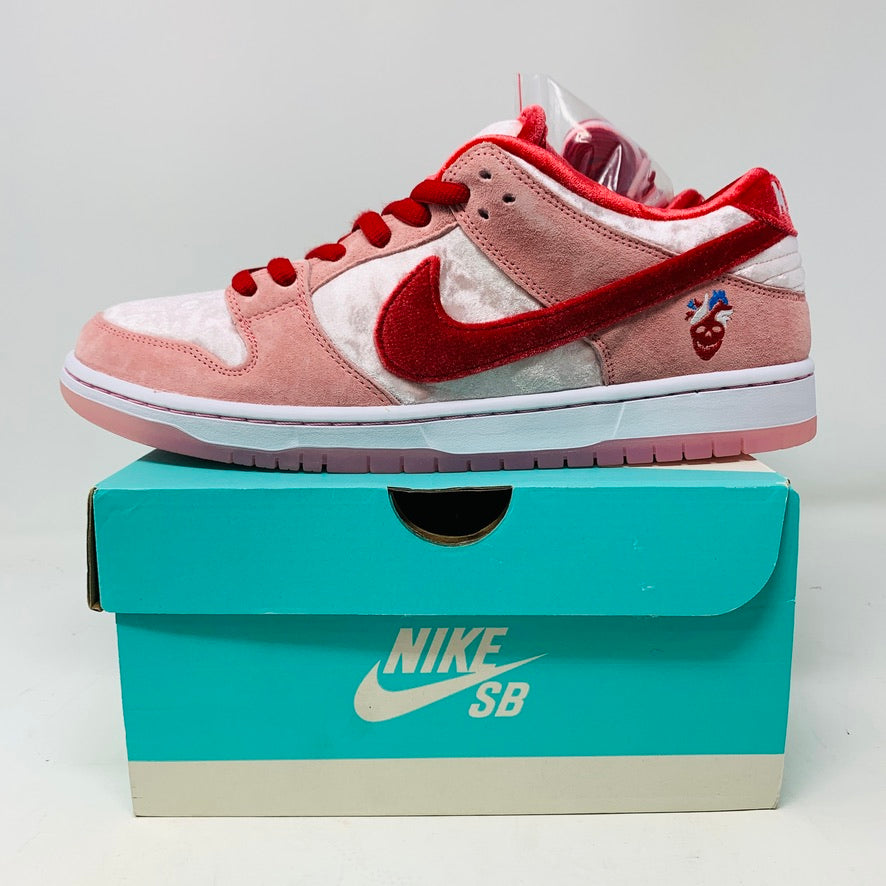 Nike SB Dunk Low StrangeLove Skateboards (Regular Box)