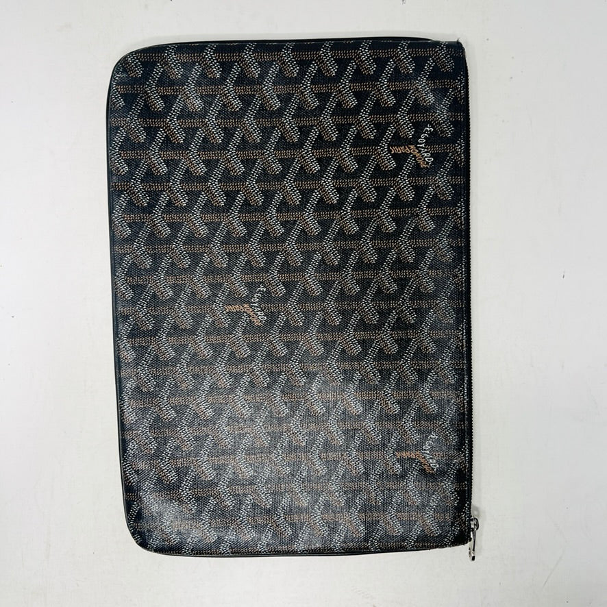 Goyard Senat Pouch MM Black with iconic pattern and sleek design.