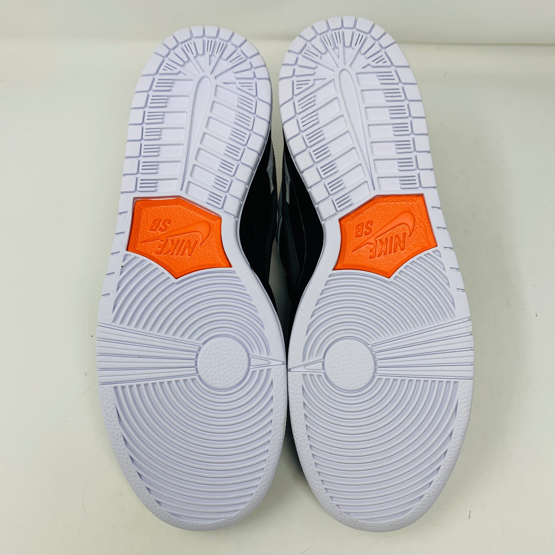 Nike SB Dunk Low TIGHTBOOTH sneakers with white soles and orange accents, 2023 model, brand new condition.