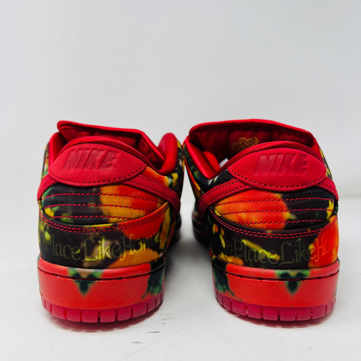 Nike SB Dunk Low The Wizard of Oz Poppy Field sneakers, brand new, 2024 release.