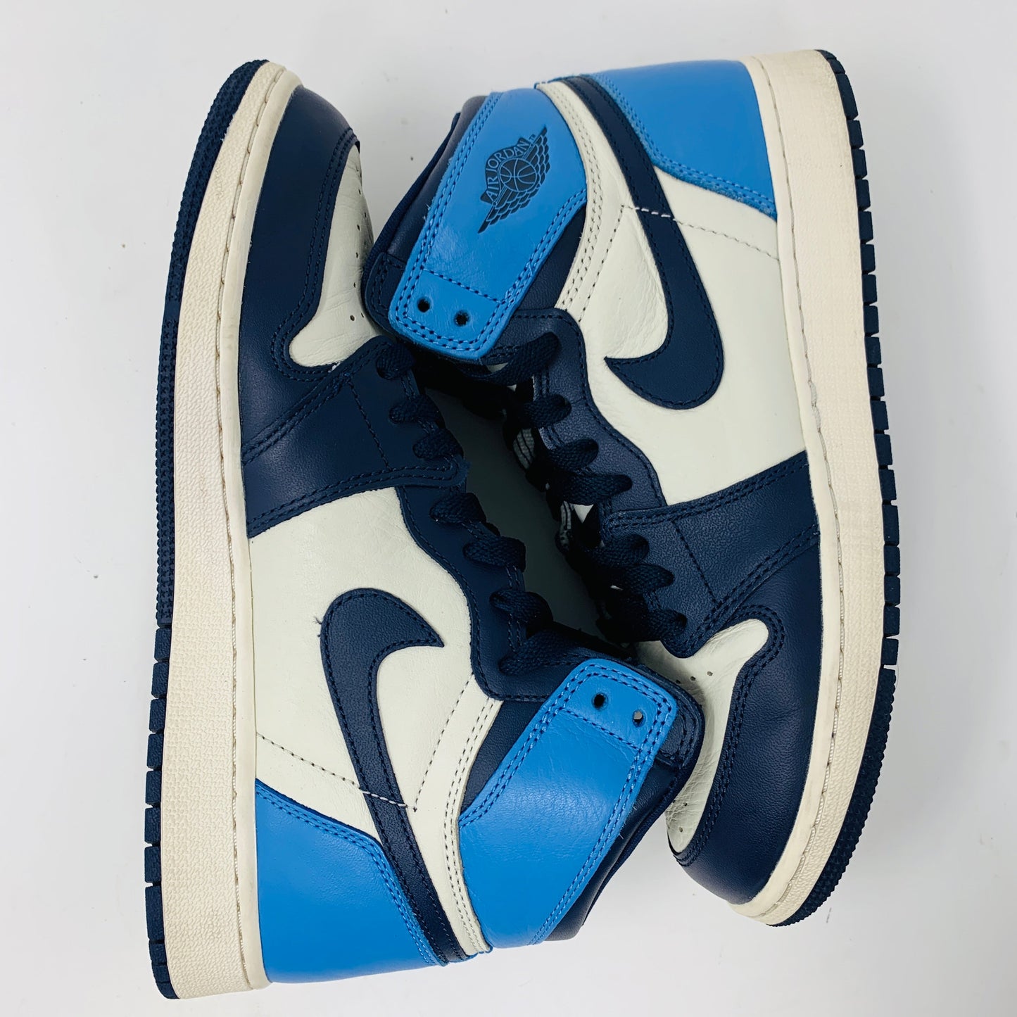 Jordan 1 Retro High Obsidian (GS) sneakers size 7Y, 2019, blue and white colorway, good condition.