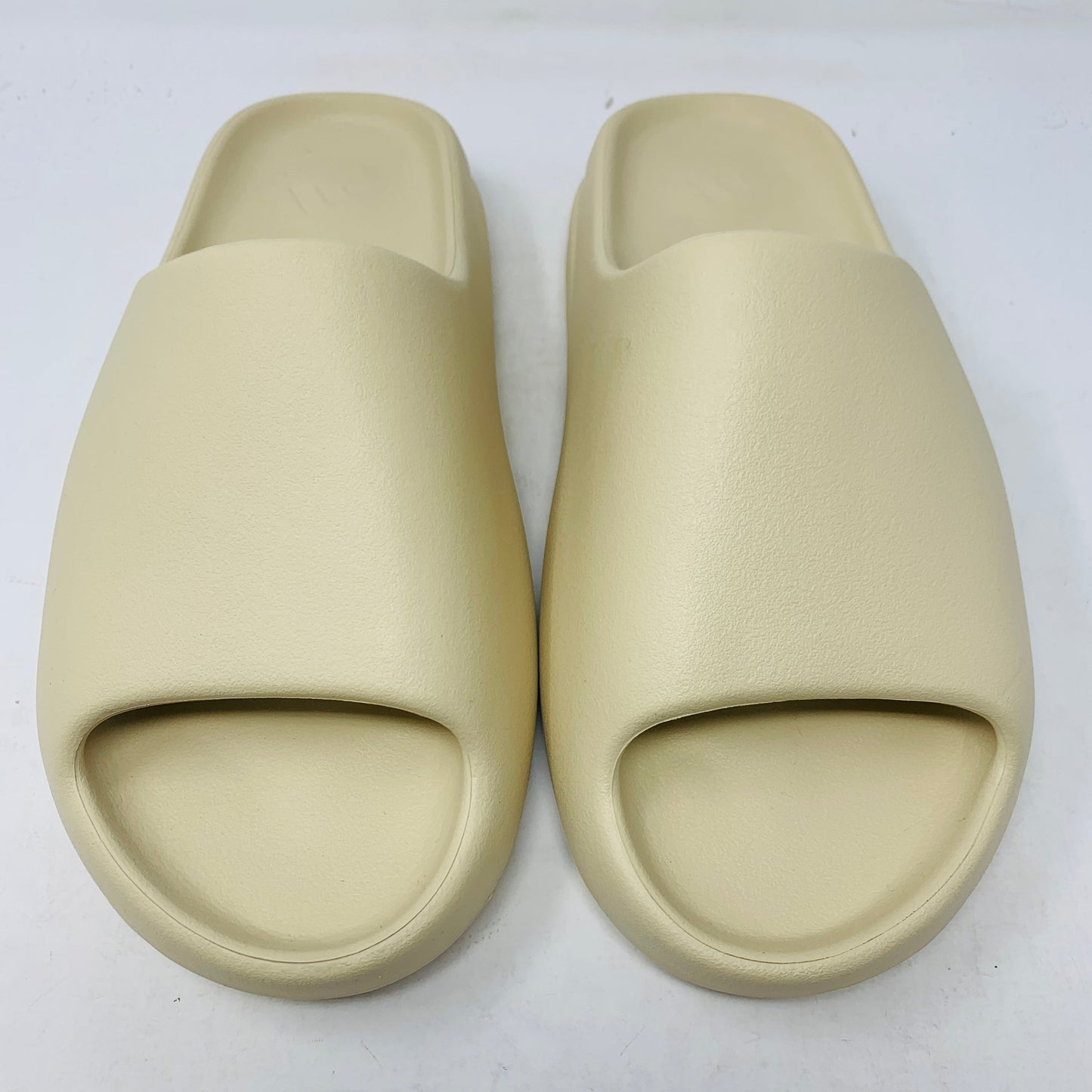 Yeezy Slide Bone 2022, brand new condition, restock edition.