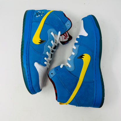 The Nike SB Dunk High Familia Blue Ox, a 2015 release by Nike, features clean blue uppers with a yellow swoosh, decorative stitching, red and black checkered lining, lace-up front, and an edgy skull with crossed bones on the side—its standout design loses no stars.