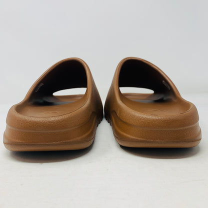 Yeezy Slide Flax in neutral color, premium materials, front view.