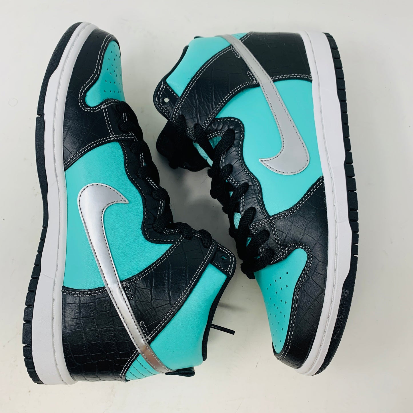 Nike SB Dunk High Diamond Supply Co. sneakers, brand new, 2014 release, Tiffany laces.