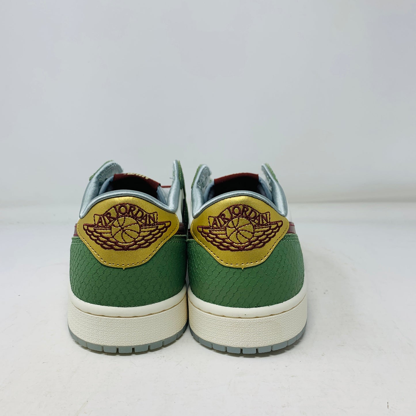 Jordan 1 Low Year Of The Dragon 2024 sneakers, brand new condition, green and gold details, authentic.