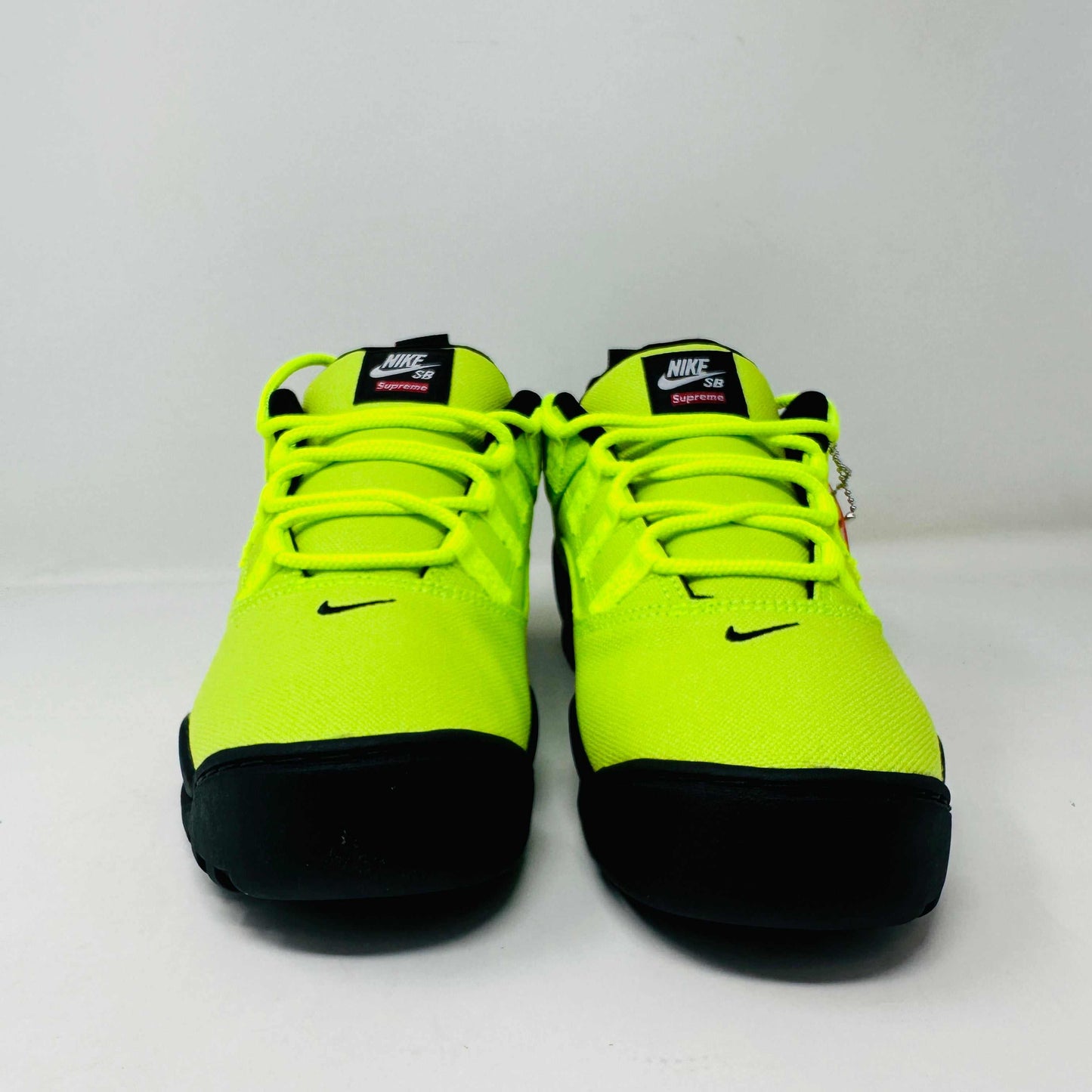 Nike SB Darwin Low Supreme Volt