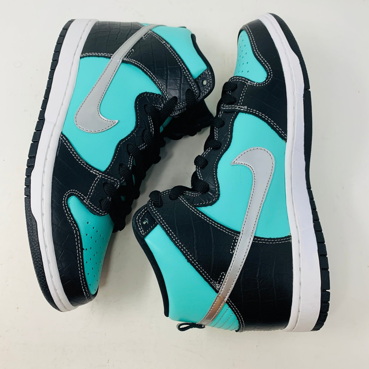 Nike SB Dunk High Diamond Supply Co. shoes with Tiffany laces, brand new condition, released in 2014.