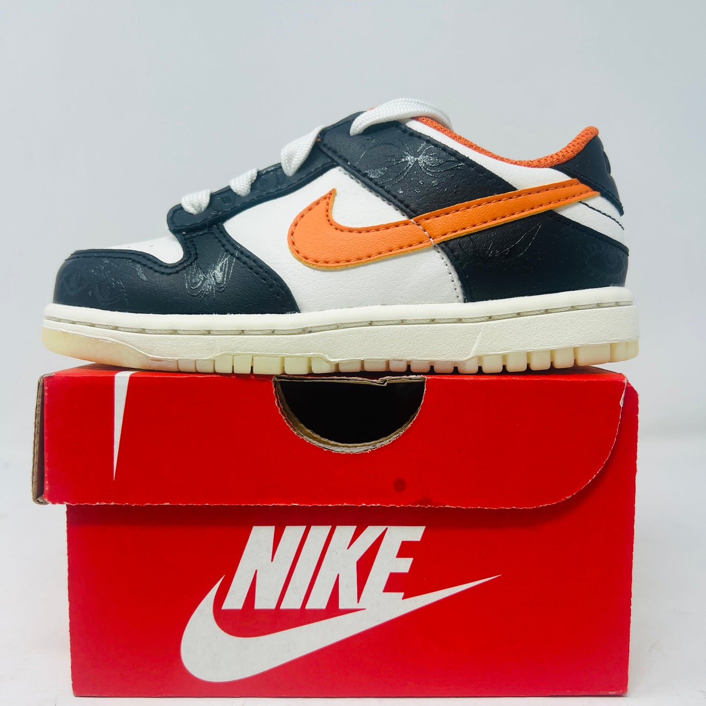 Nike Dunk Low PRM Halloween 2021 TD toddler shoes in black, white, and orange on a Nike box.