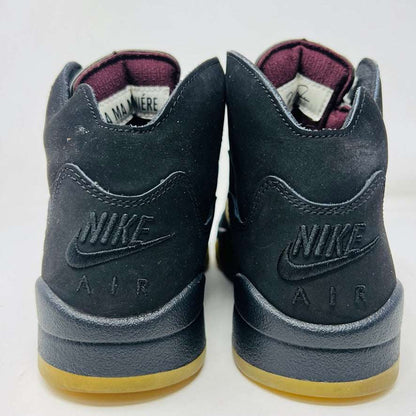 Black Jordan 5 Retro A Ma Maniére Dusk sneakers have a heel logo, dusk maroon inner lining, light brown sole, and A MA MANIÉRE label inside.