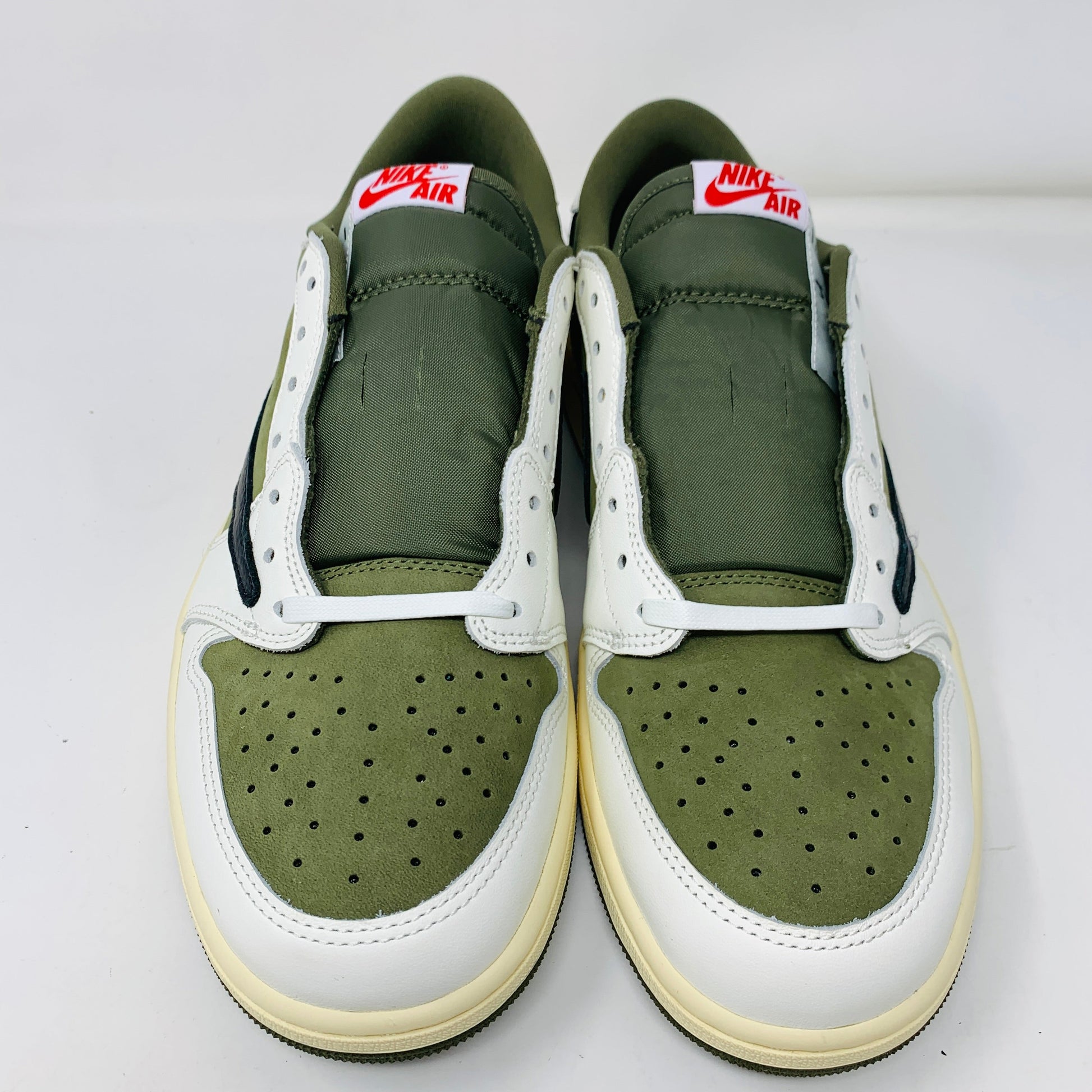 Jordan 1 Retro Low OG SP Travis Scott Medium Olive sneakers, brand new condition with extra laces, 2024 model.