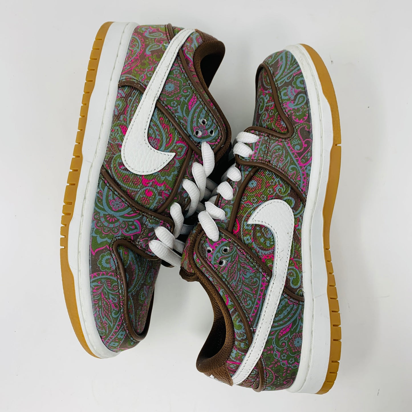 Nike SB Dunk Low Pro Paisley Brown sneakers with paisley pattern in shades of brown.