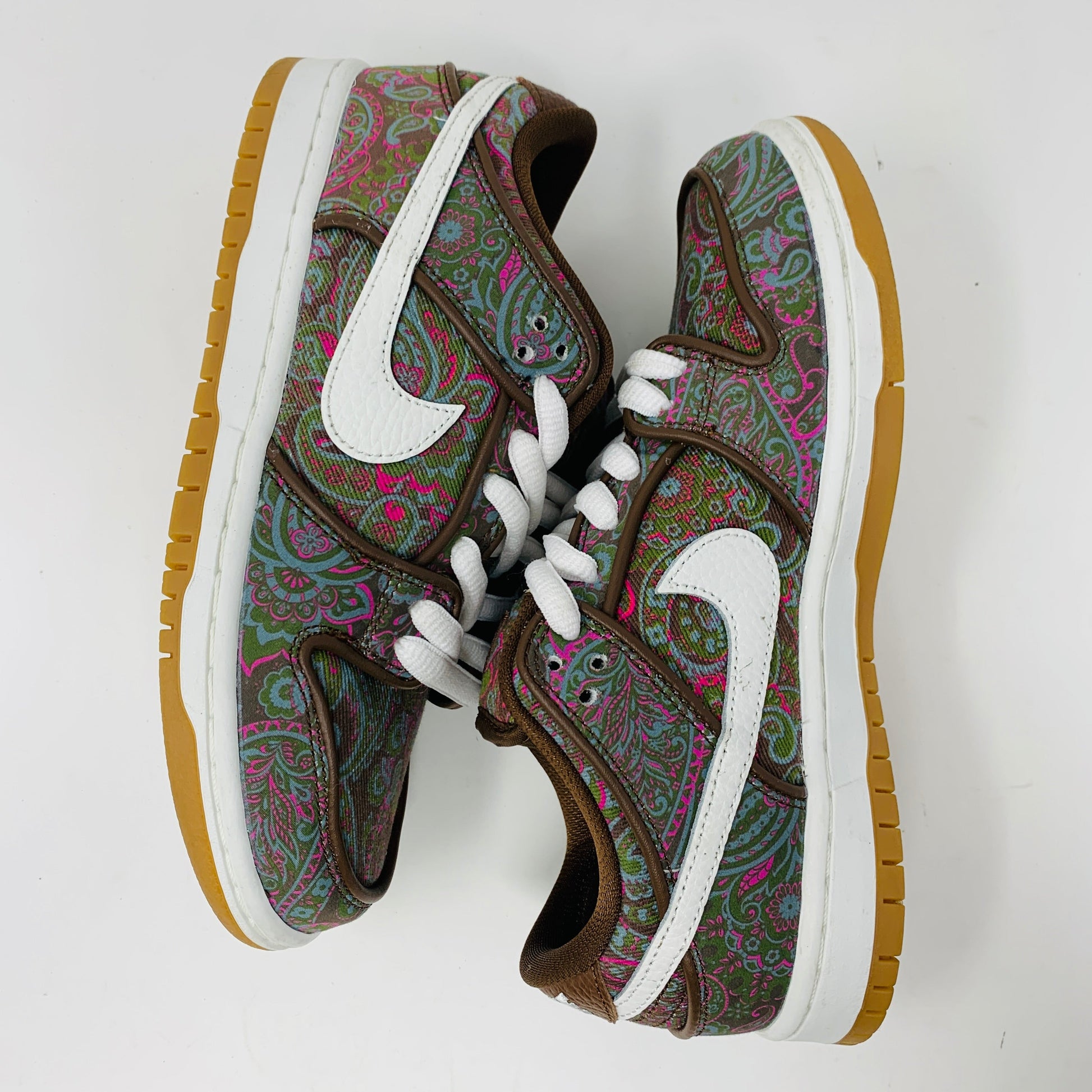 Nike SB Dunk Low Pro Paisley Brown sneakers with paisley pattern in shades of brown.