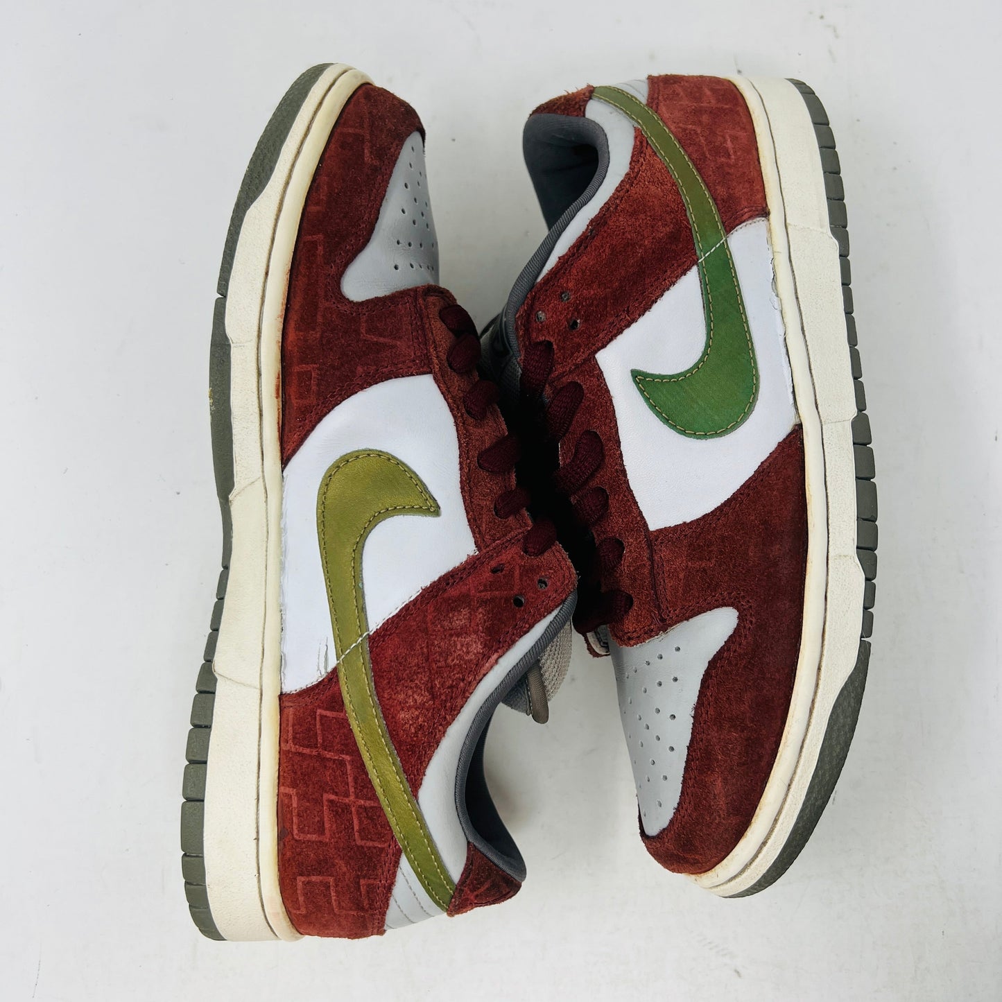 Nike SB Dunk Low Shanghai 2004 sneakers, size 8M, vintage condition 8.25/10, featuring red and green accents.